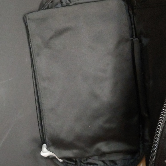 Victoria’s Secret Cosmetic Travel Bag with Studs VS Makeup Bag Makeup Tote 🆕 - Picture 5 of 8